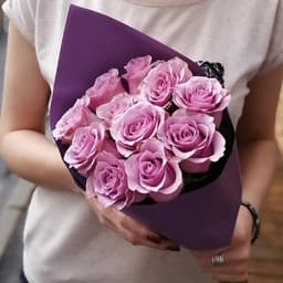 Букет из 11 сиреневых роз Эквадор в матовой бумаге 60 см