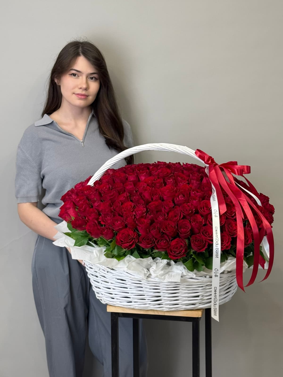 201 миниатюрная роза в корзине