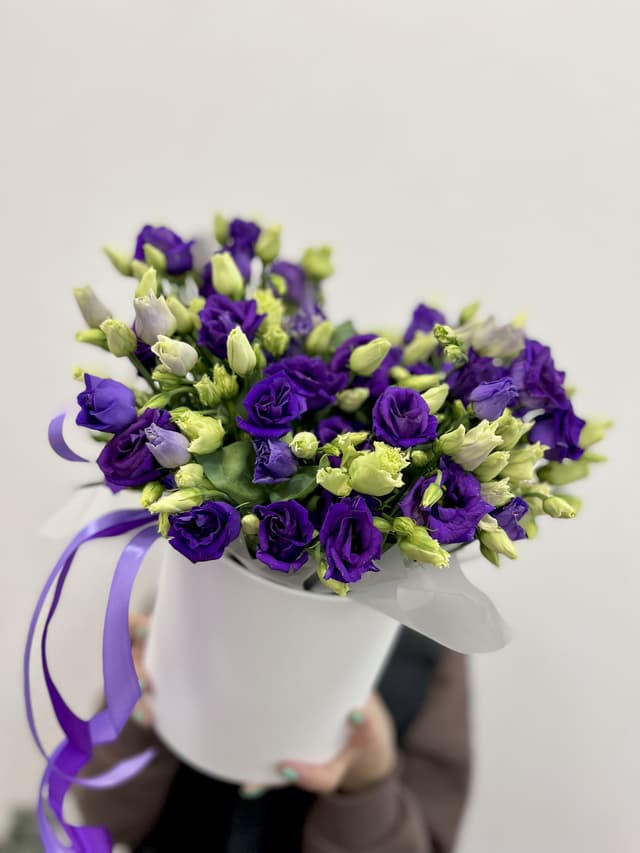 Нежная композиция 21 Эустома в шляпной коробке Нежная композиция 21 Эустома в шляпной коробке