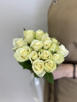 Букет 15шт БЕЛЫЕ Розы Кения 35-40см