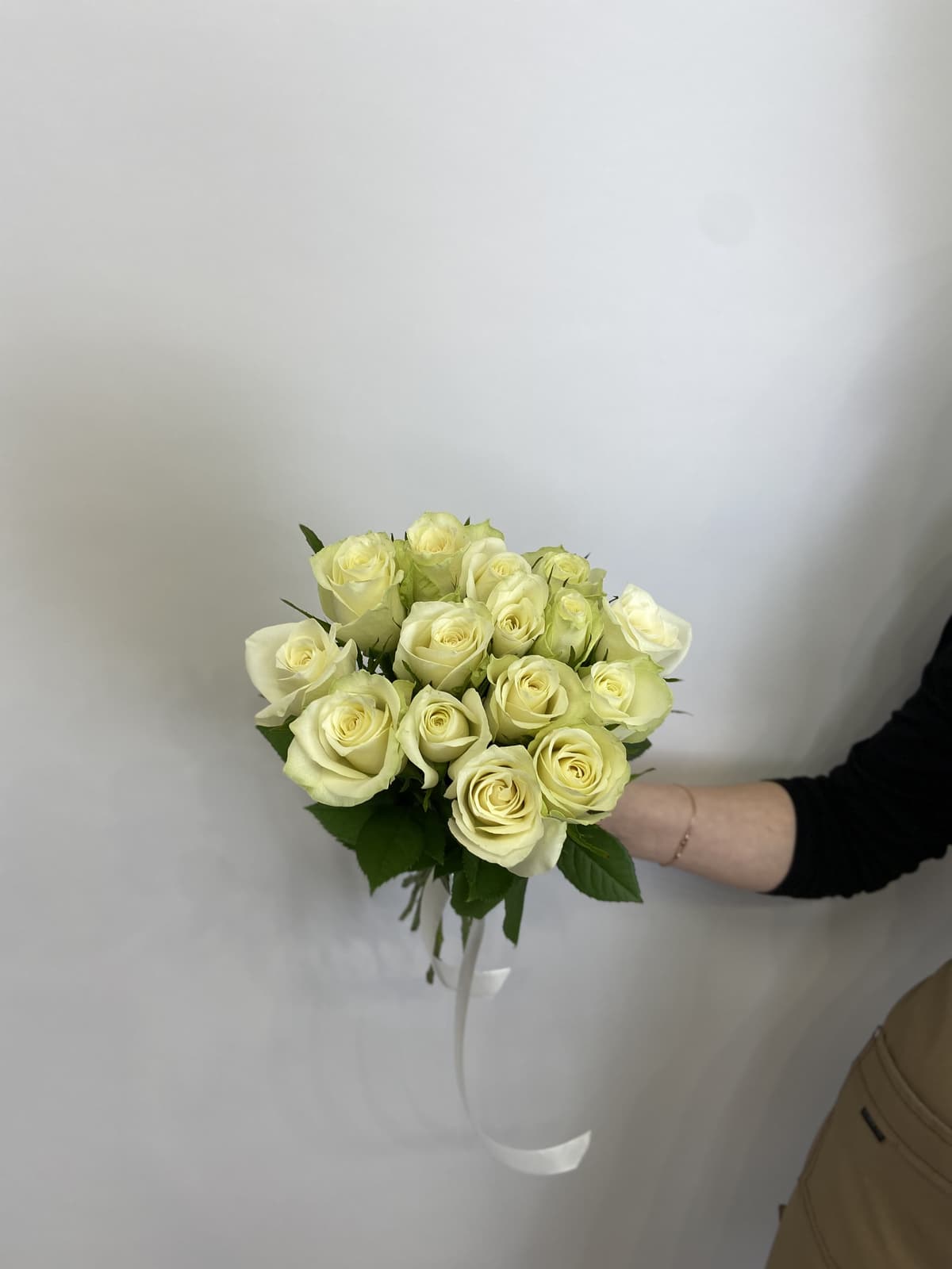 Дизайнерский букет 15шт БЕЛЫЕ Розы Кения 35-40см