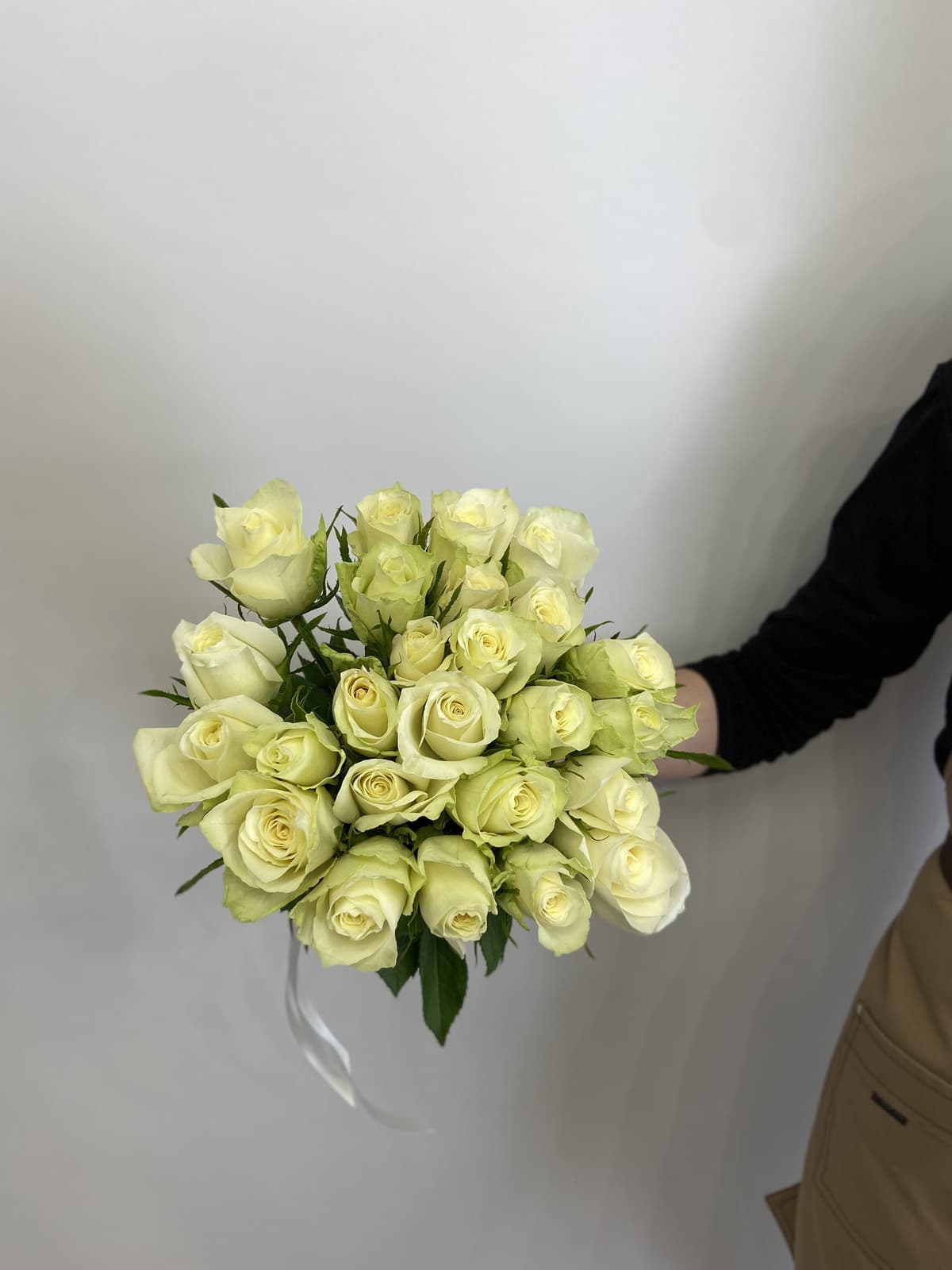 Любимый букет 25шт БЕЛЫЕ Розы Кения 35-40см
