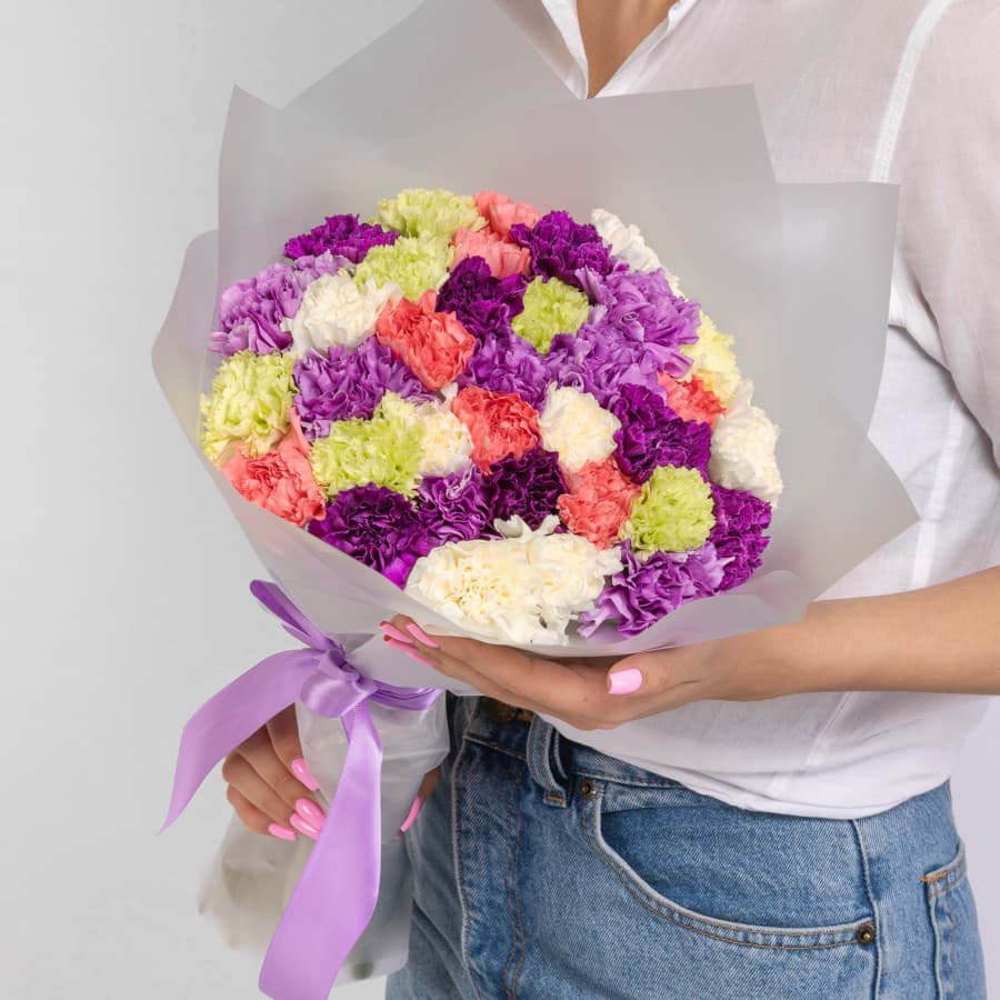 Красивый букет 35 диантусов в матовой бумаге