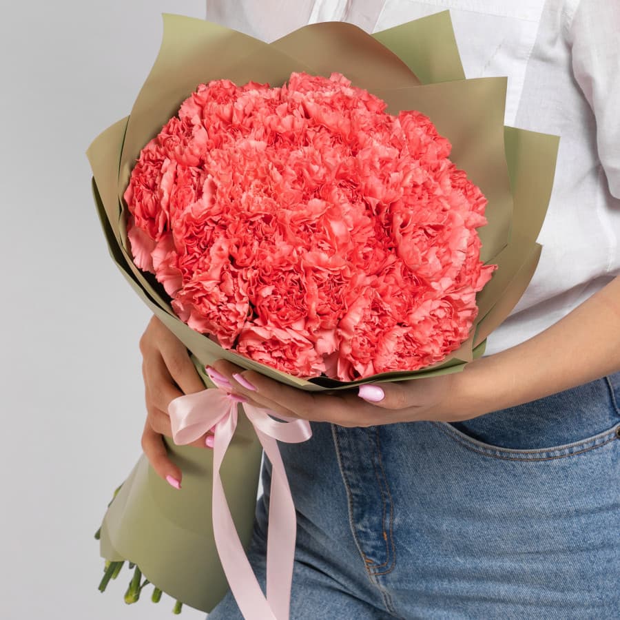 Красивый букет 35 диантусов в матовой бумаге