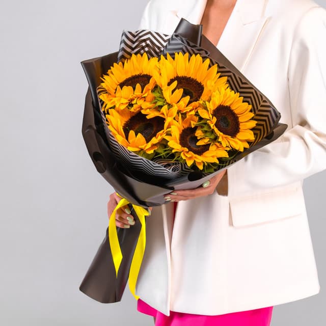 Букет 5 Подсолнухов в матовой бумаге Букет 5 Подсолнухов в матовой бумаге