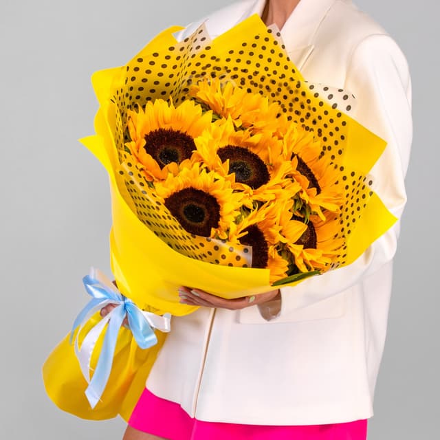 Букет 7 Подсолнухов в матовой бумаге Букет 7 Подсолнухов в матовой бумаге