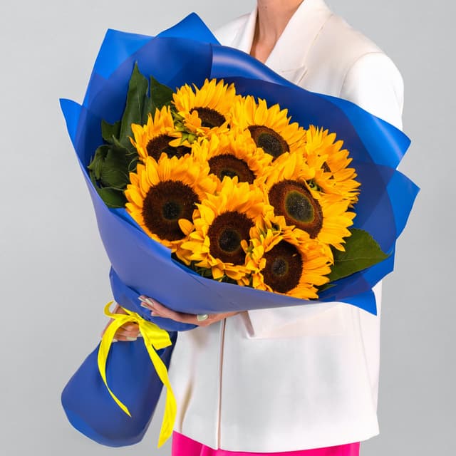 Букет 9 Подсолнухов в матовой бумаге Букет 9 Подсолнухов в матовой бумаге