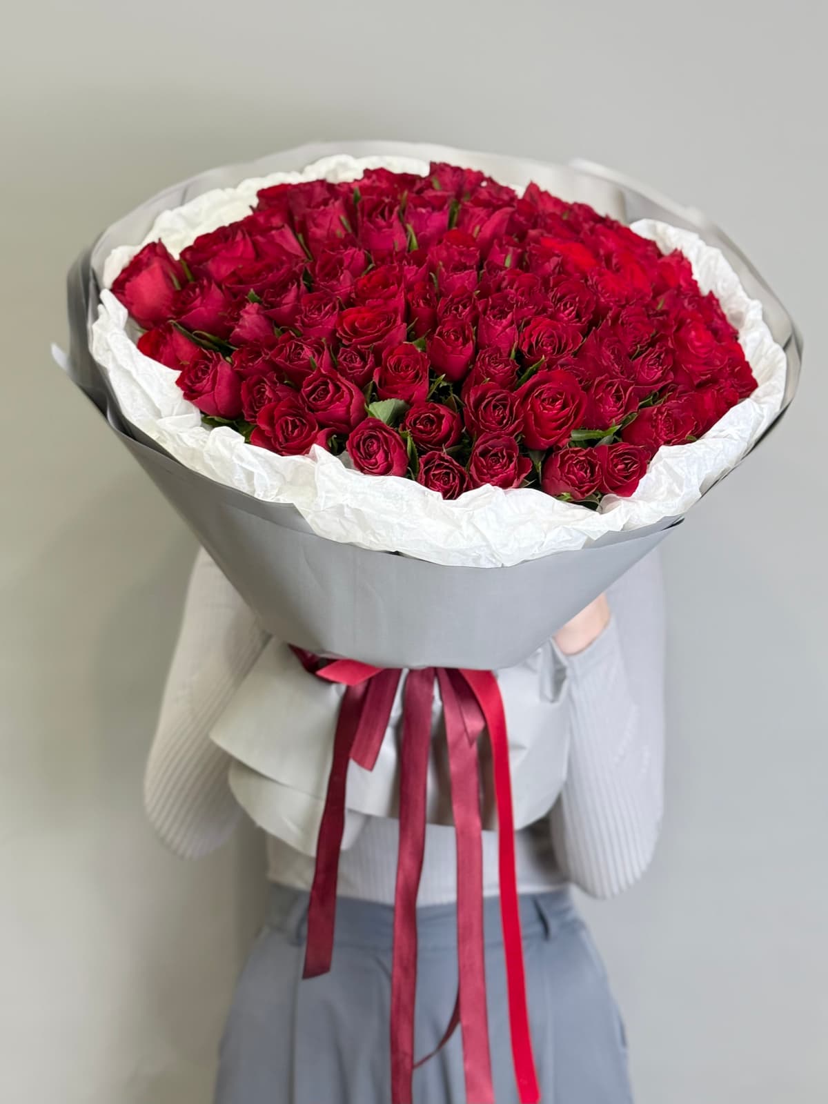 Букет из 101 красной розы Кения 35-40 см в фирменной упаковке