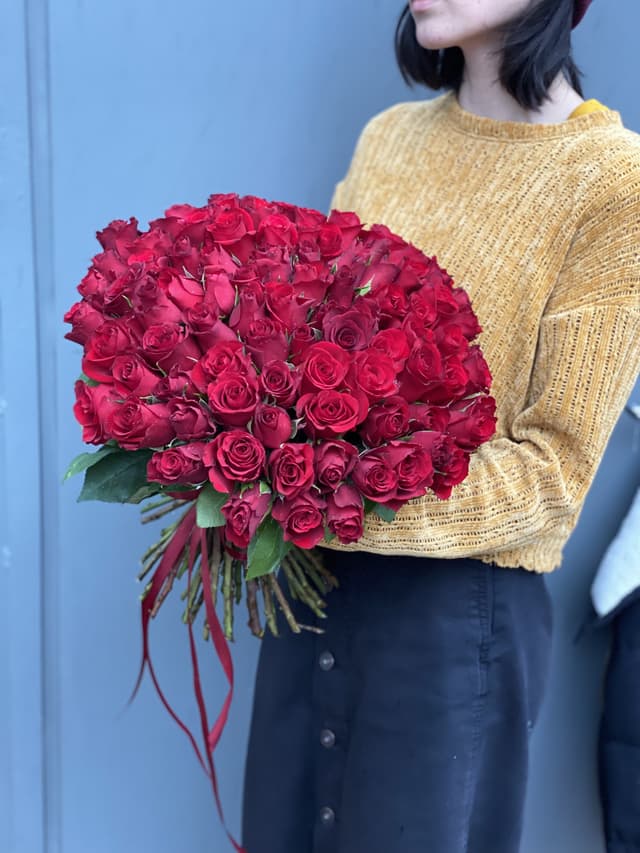 Классический букет из 101 красной розы Кения 35-40 см Классический букет из 101 красной розы Кения 35-40 см