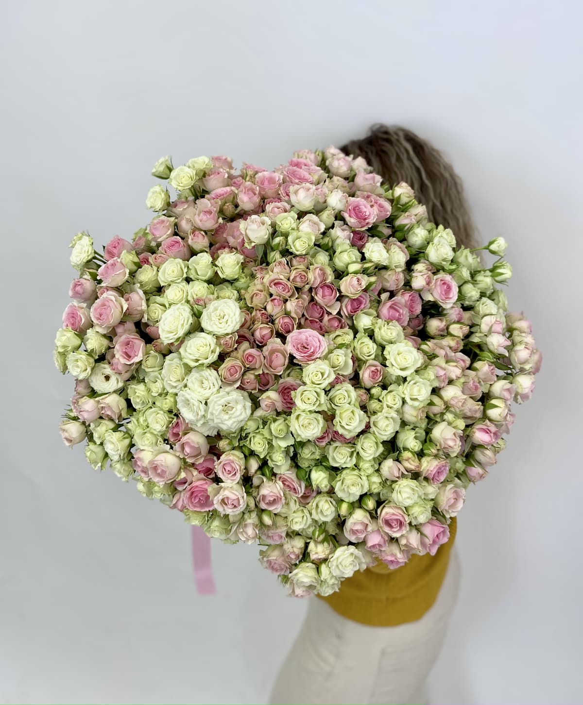 Букет из 101 кустовой розы