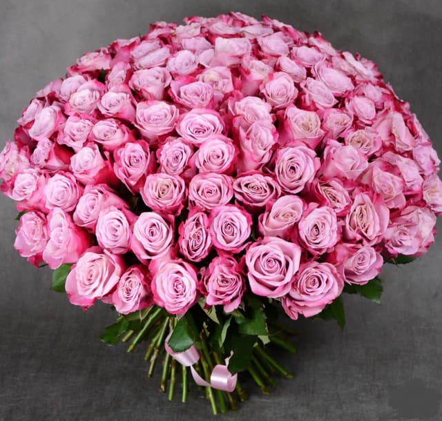Стильный букет из 101 сиреневой Розы Эквадор 60 см Стильный букет из 101 сиреневой Розы Эквадор 60 см