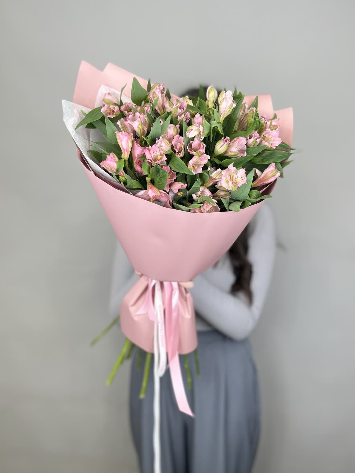 Стильный букет из 11 альстромерий "Elegance"