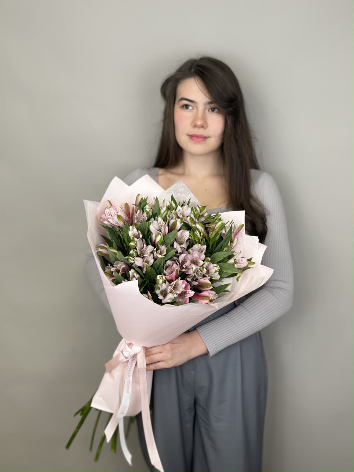 Красочный букет из 11 альстромерий "Primadonna"