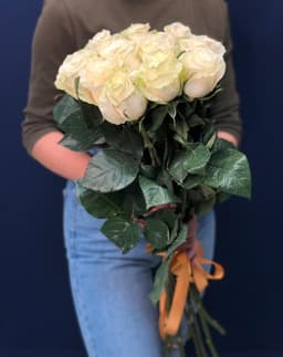 Цветочный букет из 11 белых роз Эквадор 80 см