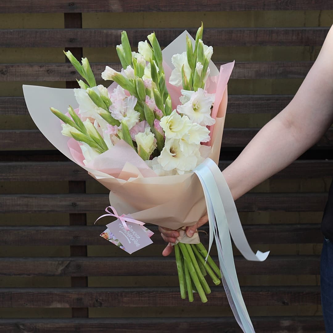 Букет из 11 Гладиолусов в матовой бумаге Уфа