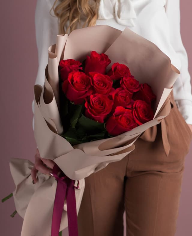 Букет из 11 красных роз Эквадор в фирменном оформлении 60 см Букет из 11 красных роз Эквадор в фирменном оформлении 60 см