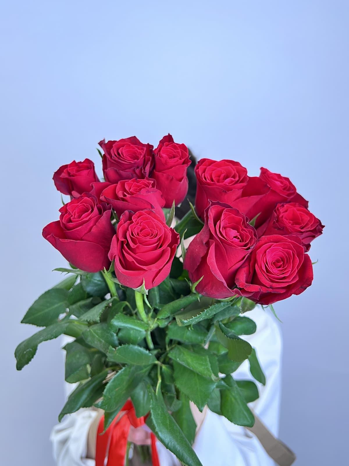 Стильный букет из 11 красных роз стандарт 50 см