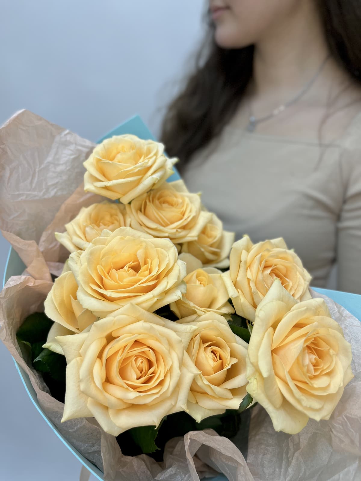 Букет из 11 Персиковых Роз в Фоамиране