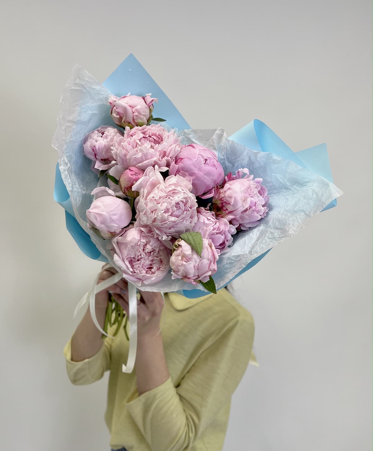 Праздничный букет из 11 Пионов Sara Bernard