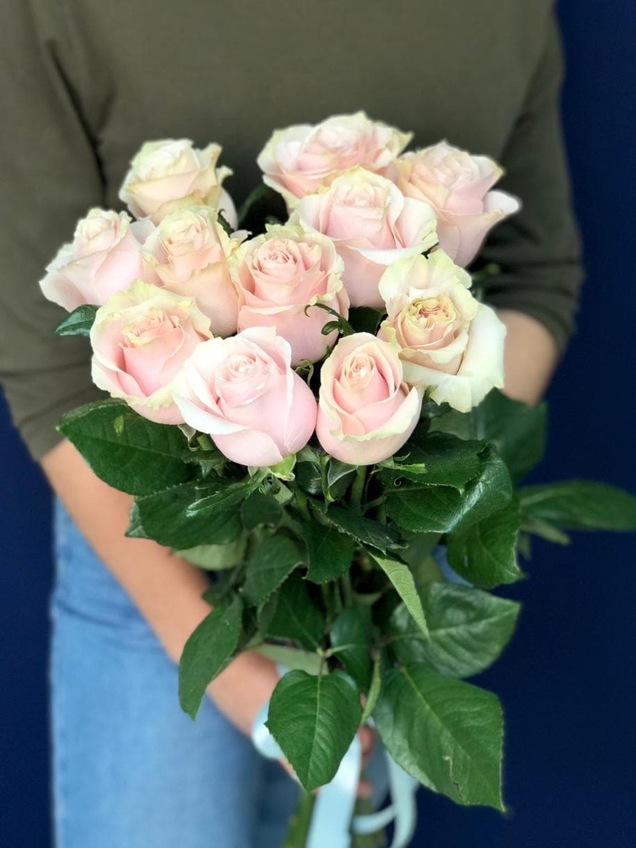 Нежный букет из 11 розовых роз Эквадор 70 см