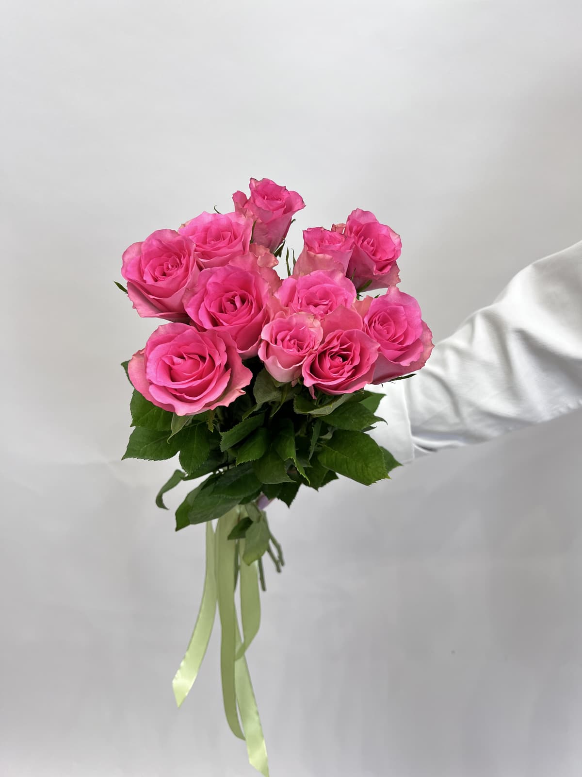 Дизайнерский букет из 11 розовых роз стандарт 50 см