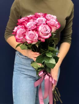 Весенний букет из 11 сиреневых роз Эквадор 70 см