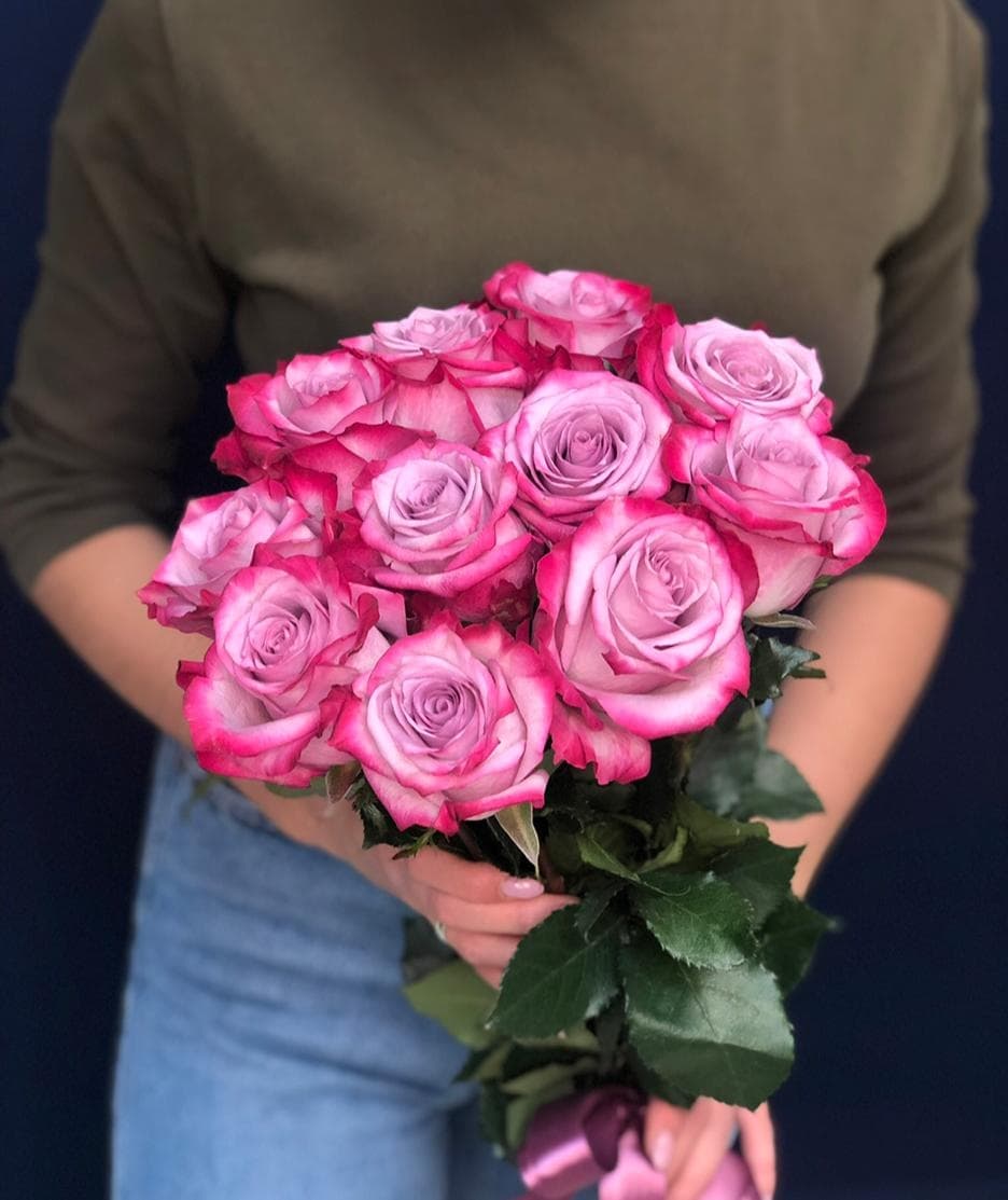 Весенний букет из 11 сиреневых роз Эквадор 70 см