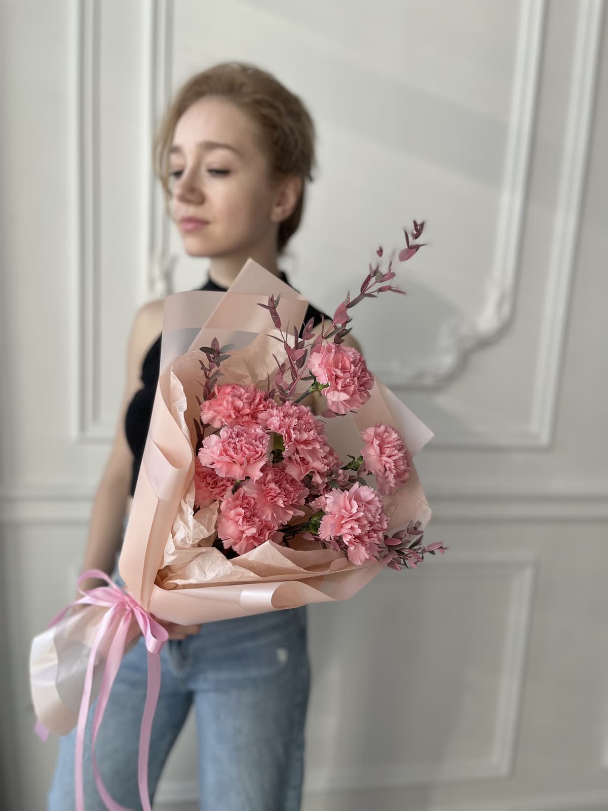 Свежий букет из 11 цветных Гвоздик