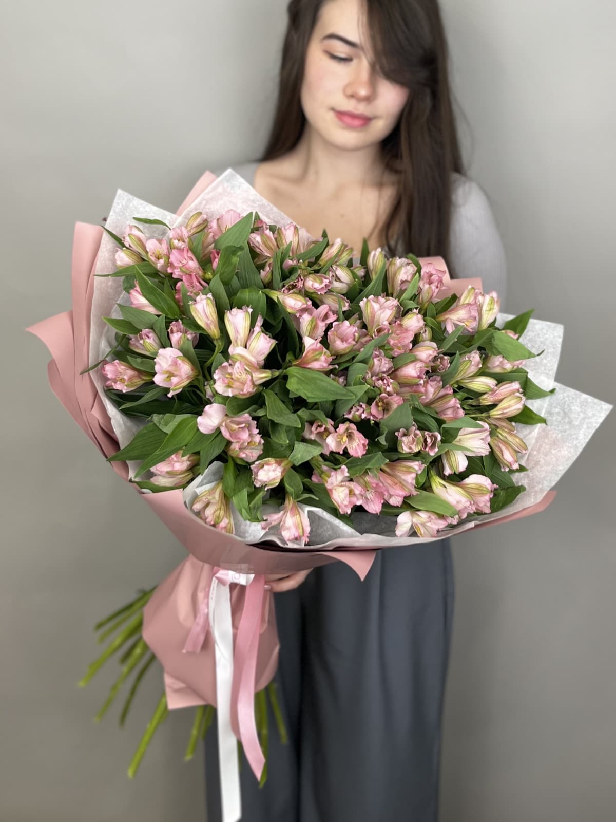 Нежный букет из 15 альстромерий "Элегантность"