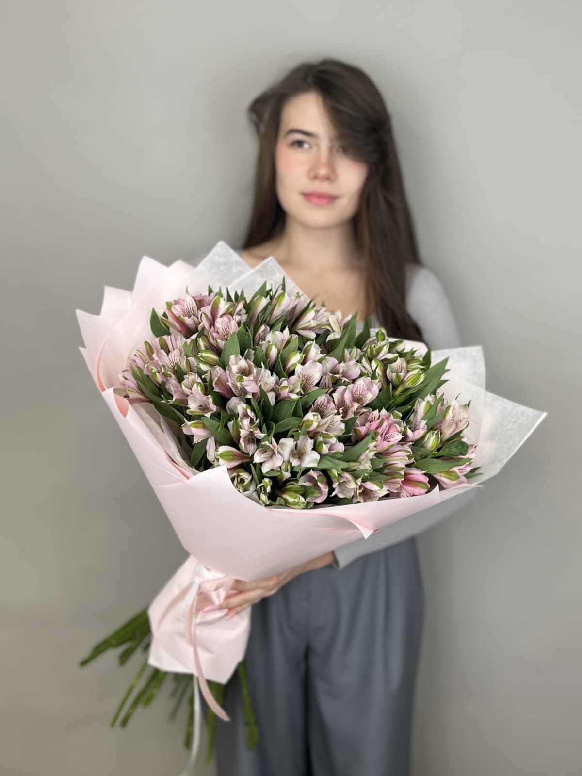 Оригинальный букет из 15 альстромерий "Primadonna"