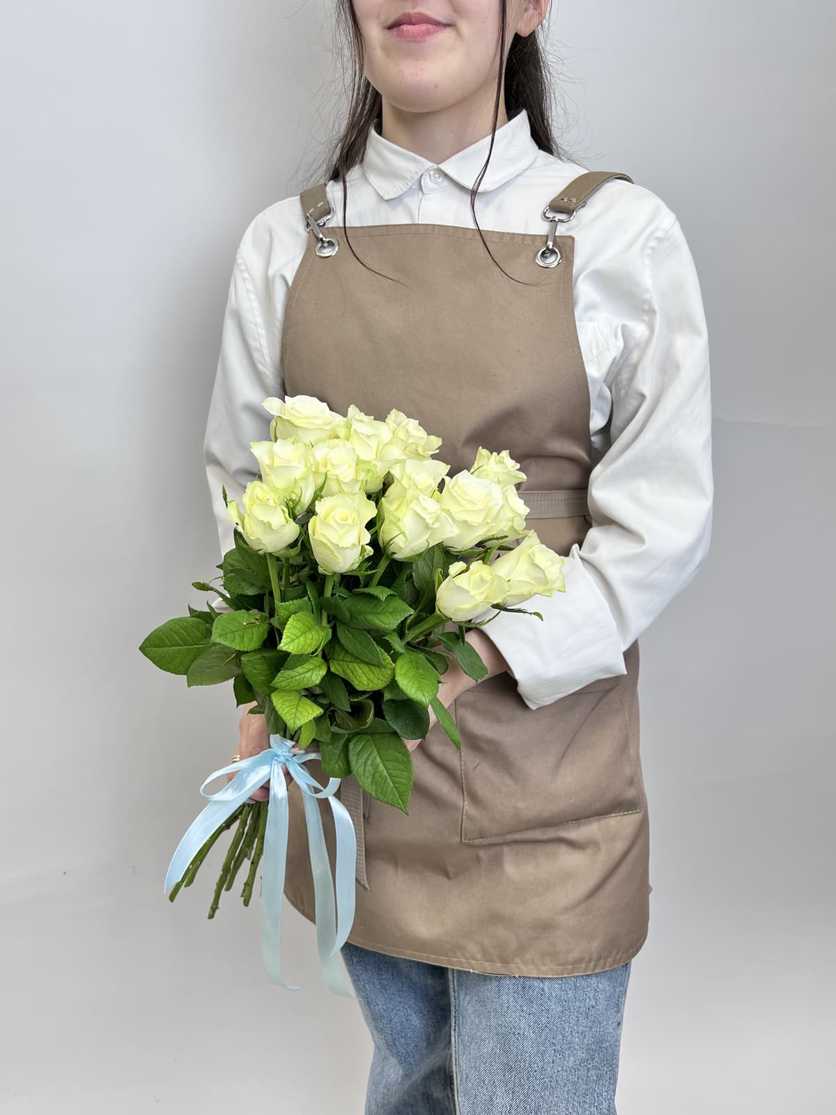 Букет из 15 белых роз стандарт 50 см