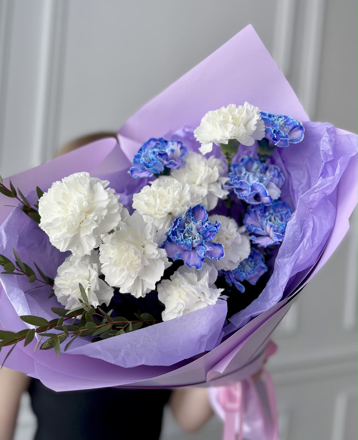 Шикарный букет из 15 Диантусов с Эвкалиптом