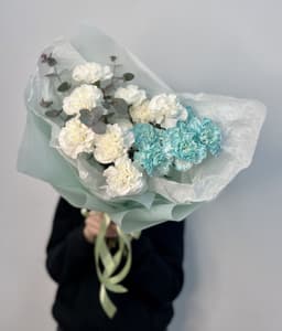 Дизайнерский букет из 15 Диантусов в Матовой бумаге голубая дымка