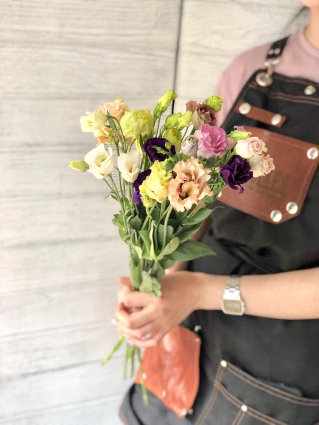 Дизайнерский букет из 15 эустом Уфа Дизайнерский букет из 15 эустом Уфа