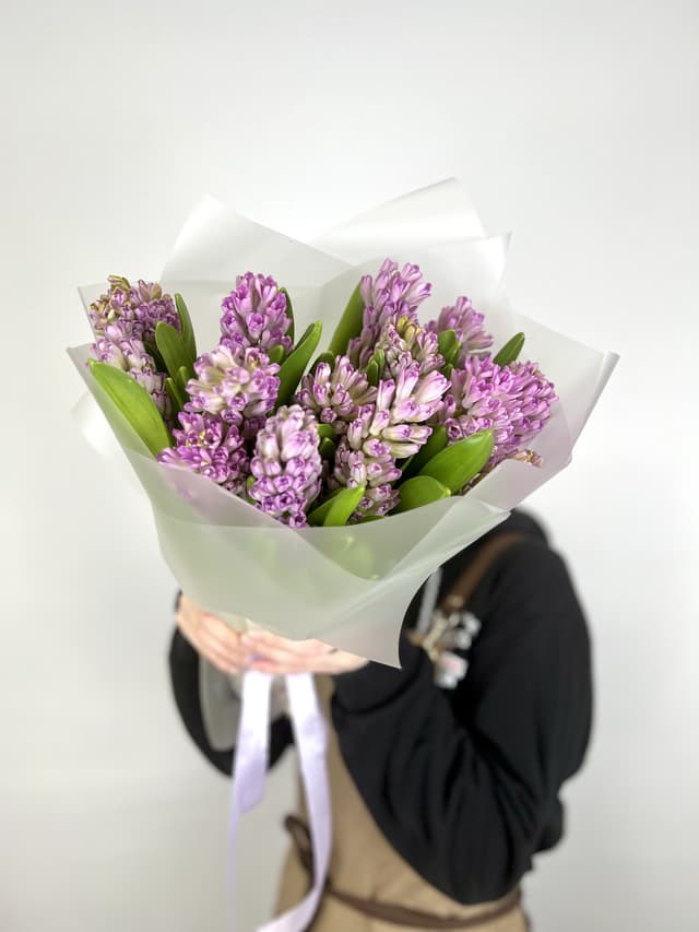 Букет из 15 Гиацинтов в матовой бумаге Букет из 15 Гиацинтов в матовой бумаге