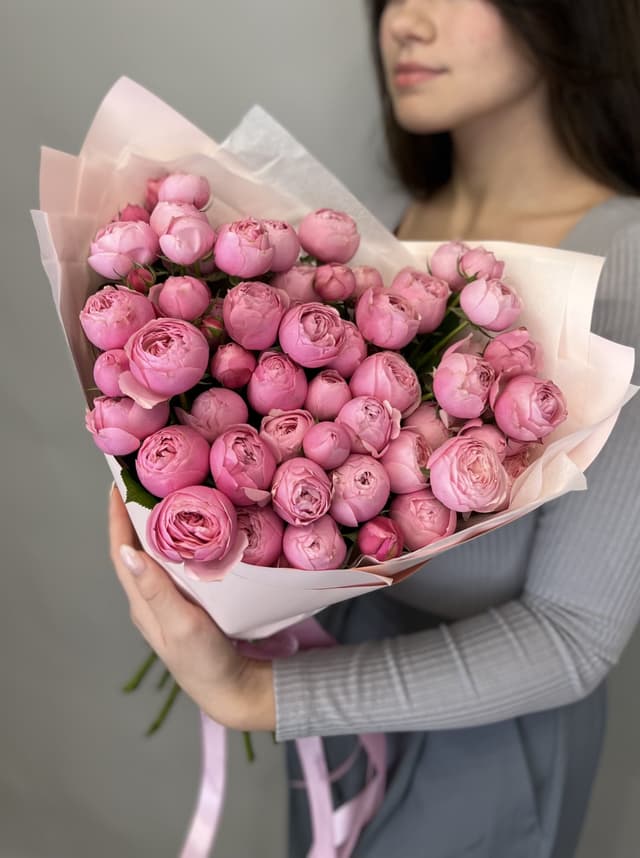 Шикарный букет из 15 кустовых пионовидных роз Silvia pink Шикарный букет из 15 кустовых пионовидных роз Silvia pink
