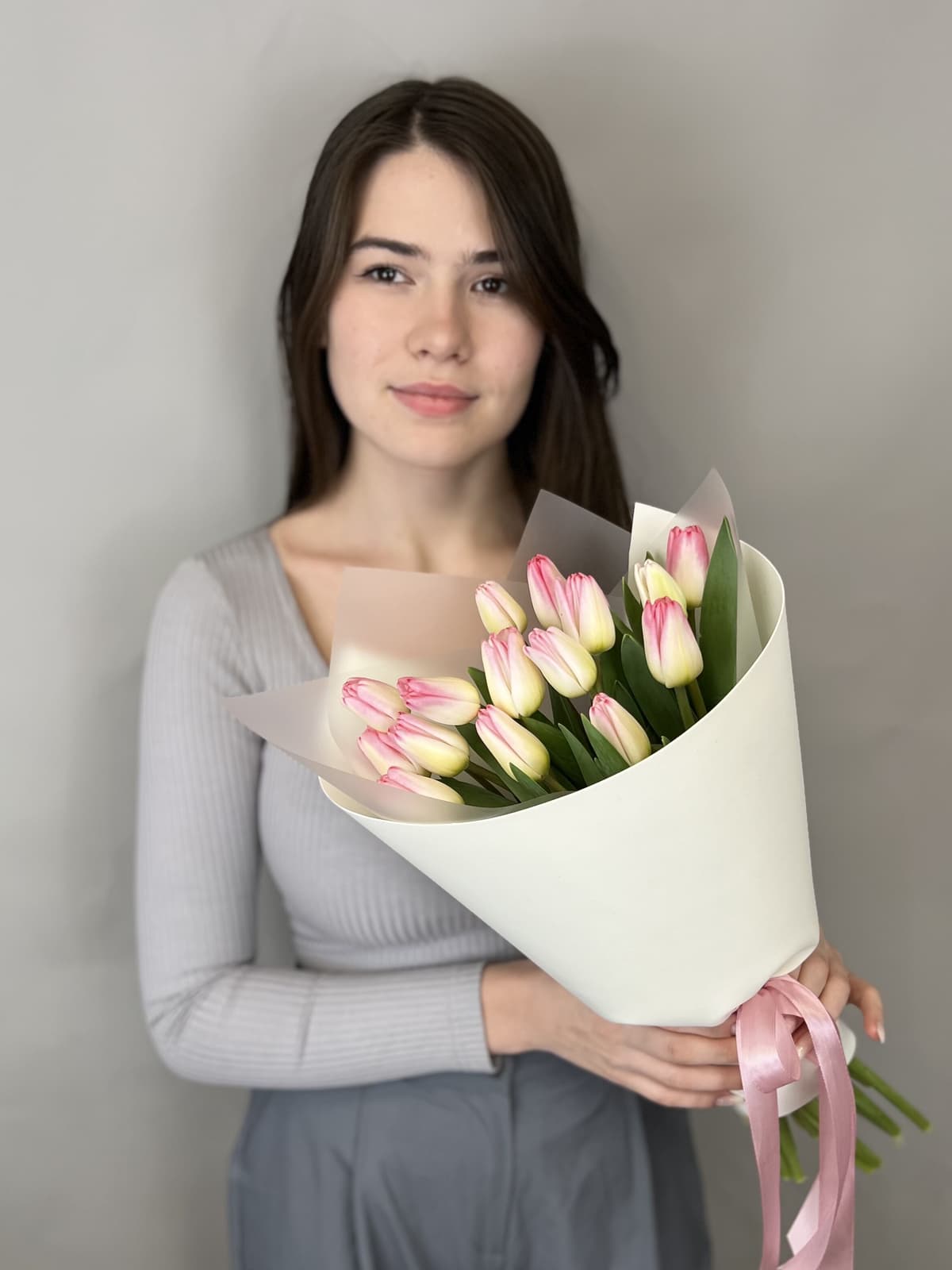 Букет из 15 нежно розовых тюльпанов в фоамиране