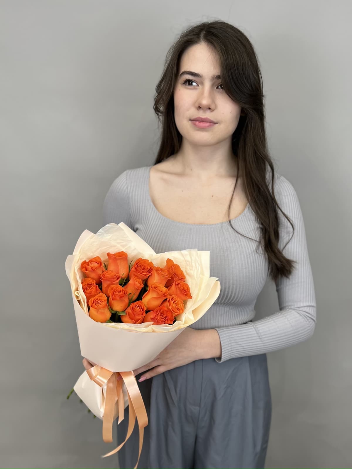 МЕГА АКЦИЯ Букет из 15 оранжевых роз Кения 35-40 см в матовой бумаге