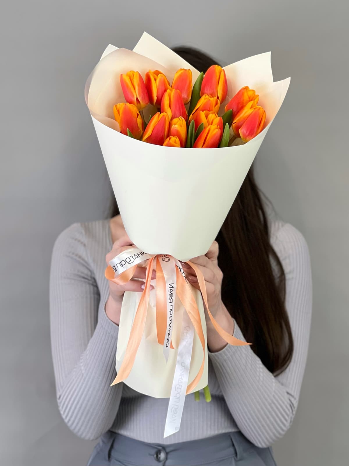 Букет из 15 оранжевых тюльпанов