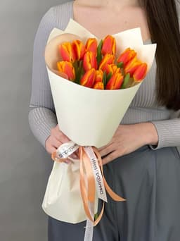 Букет из 15 оранжевых тюльпанов