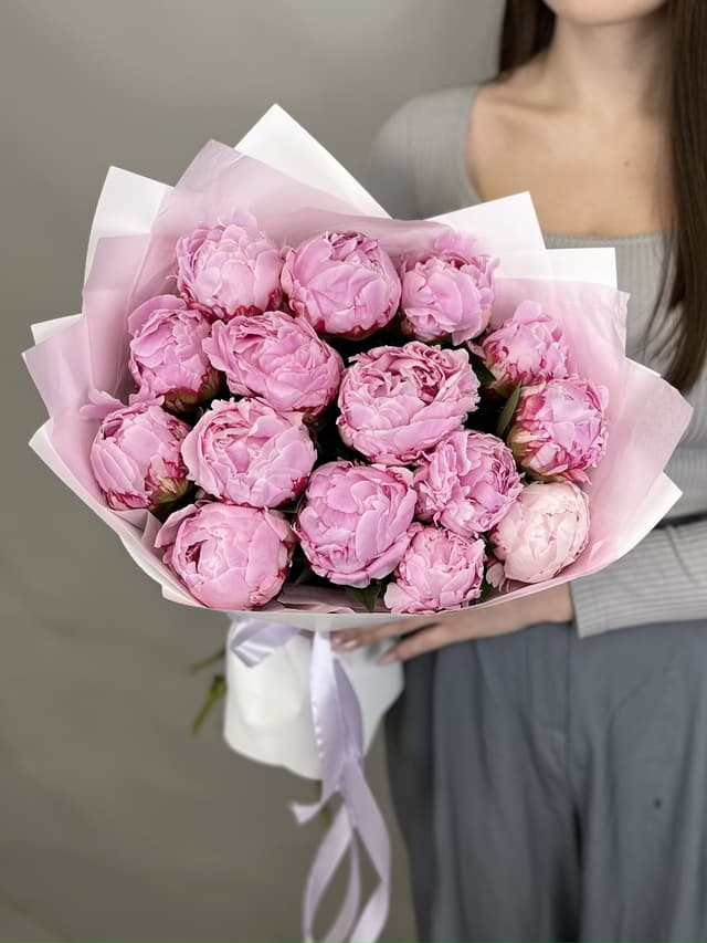 Свежий букет из 15 Пионов «Sara Bernard» Свежий букет из 15 Пионов «Sara Bernard»