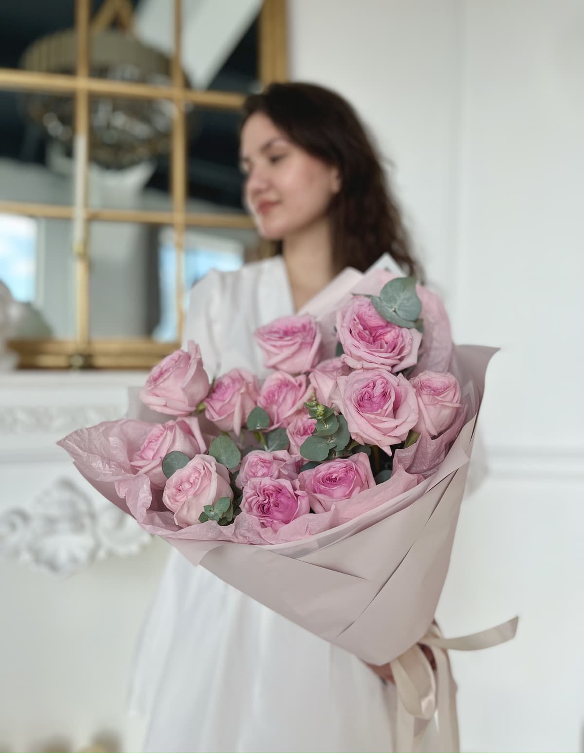 Букет из 15 Пионовидных Роз pink O’Hara с Эвкалиптом