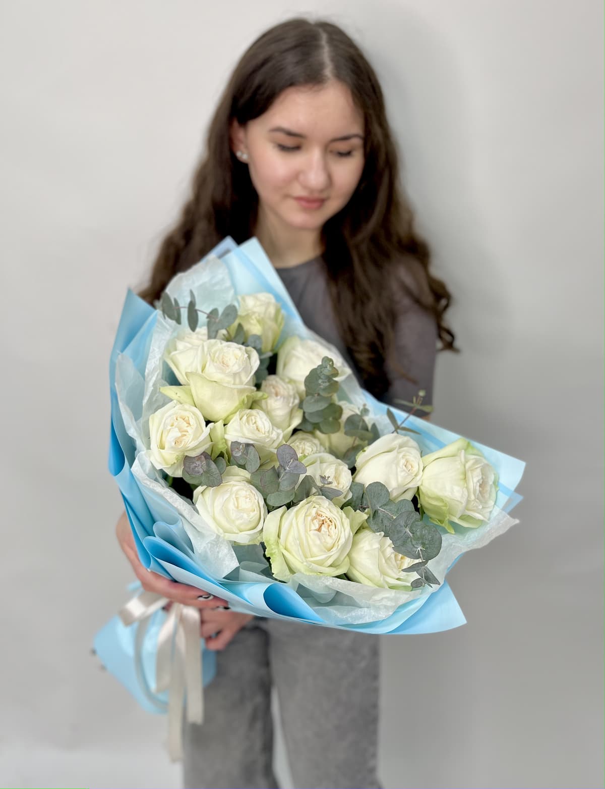 Букет из 15 Пионовидных Роз "Вайт Охара"