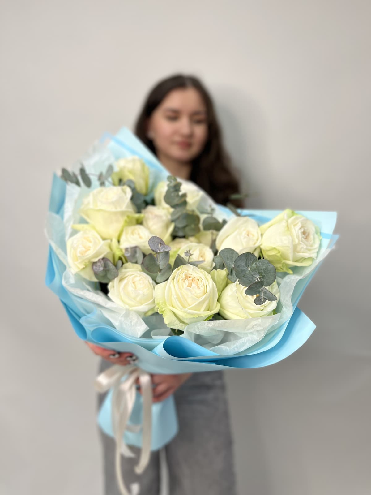 Букет из 15 Пионовидных Роз "Вайт Охара"