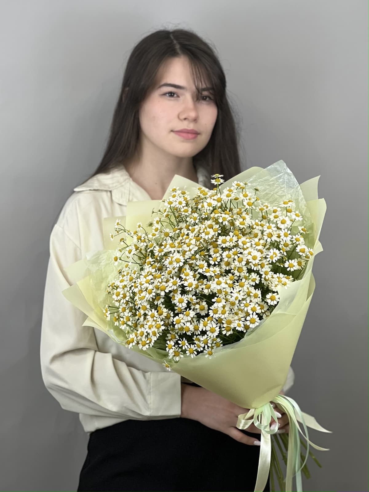 Нежный букет из 15 полевых ромашек