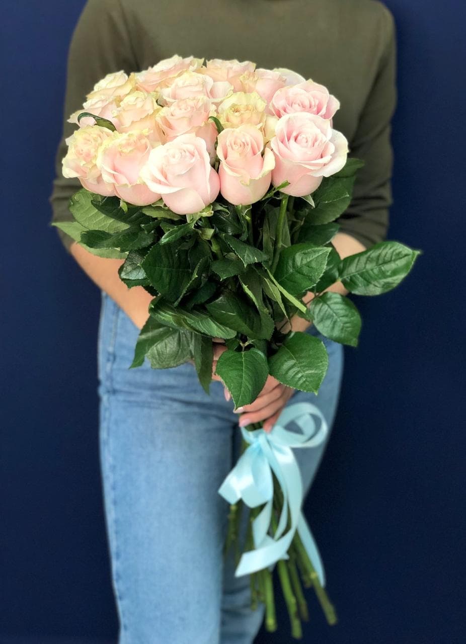 Красивый букет из 15 розовых роз Эквадор 50 см