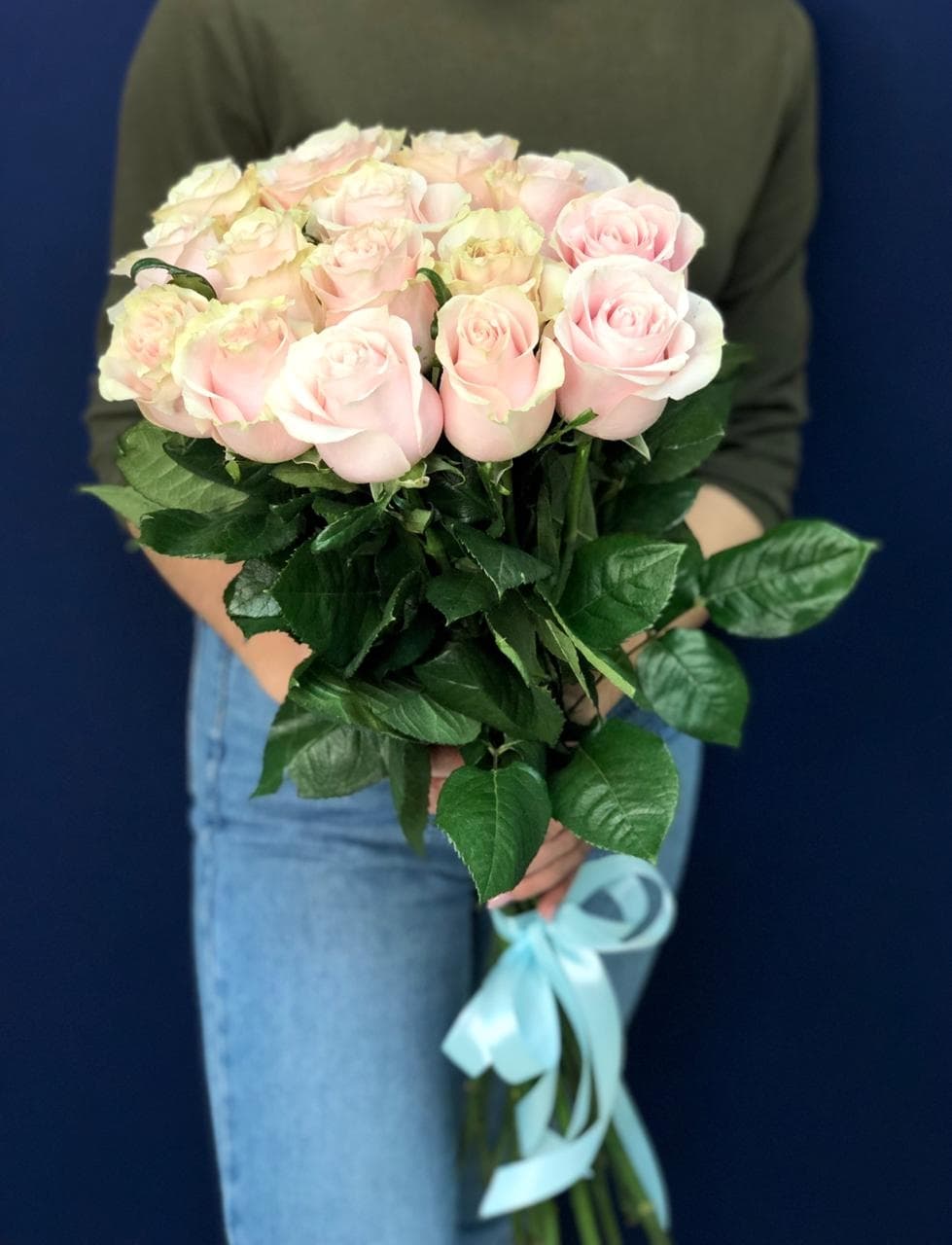 Красивый букет из 15 розовых роз Эквадор 50 см