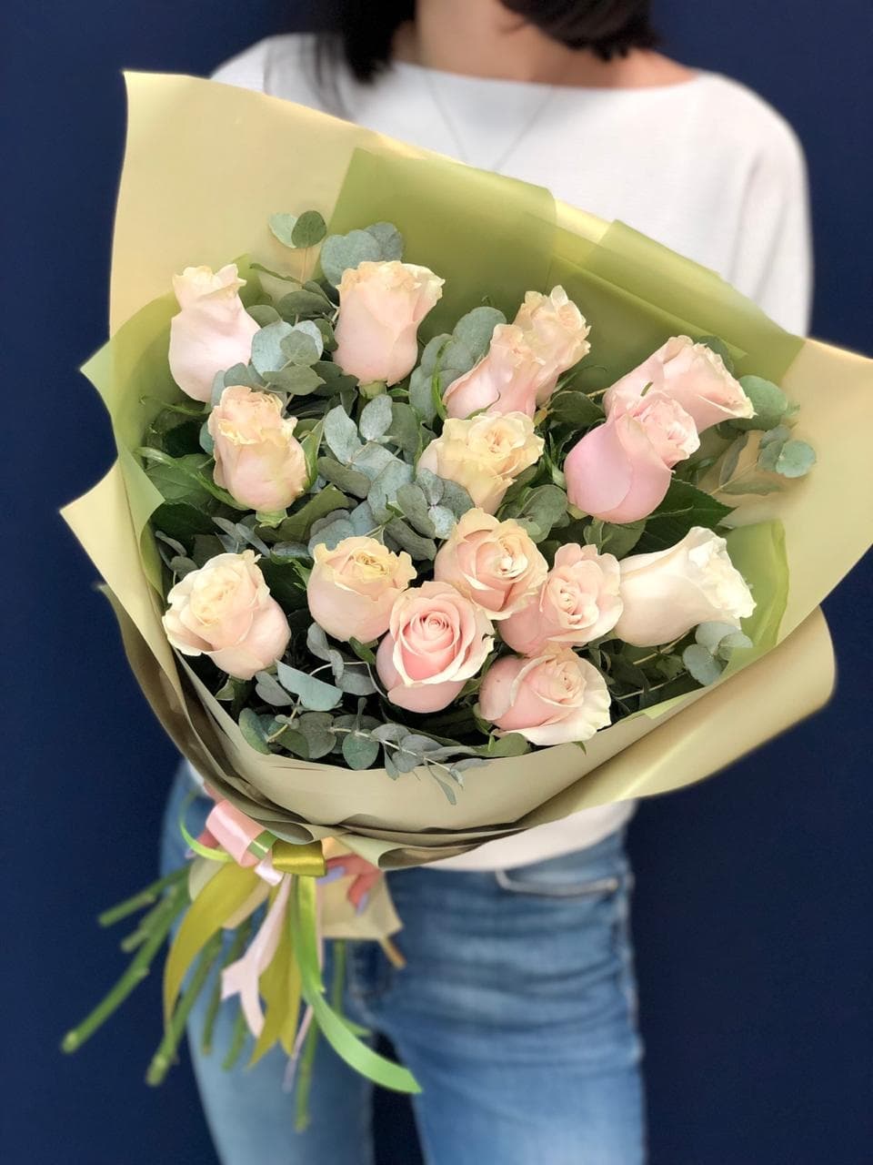 Букет из 15 розовых Роз Эквадор в фирменном оформлении 50 см 2 Серия