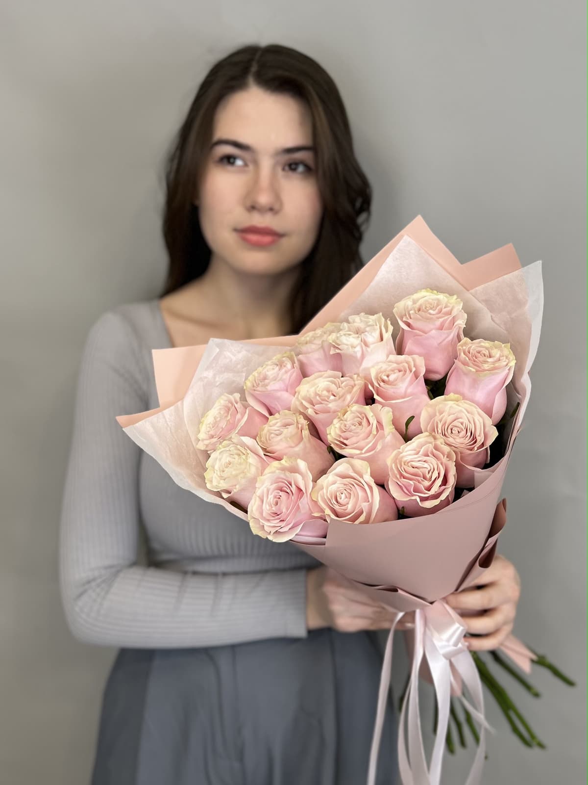 Праздничный букет из 15 розовых роз Премиум