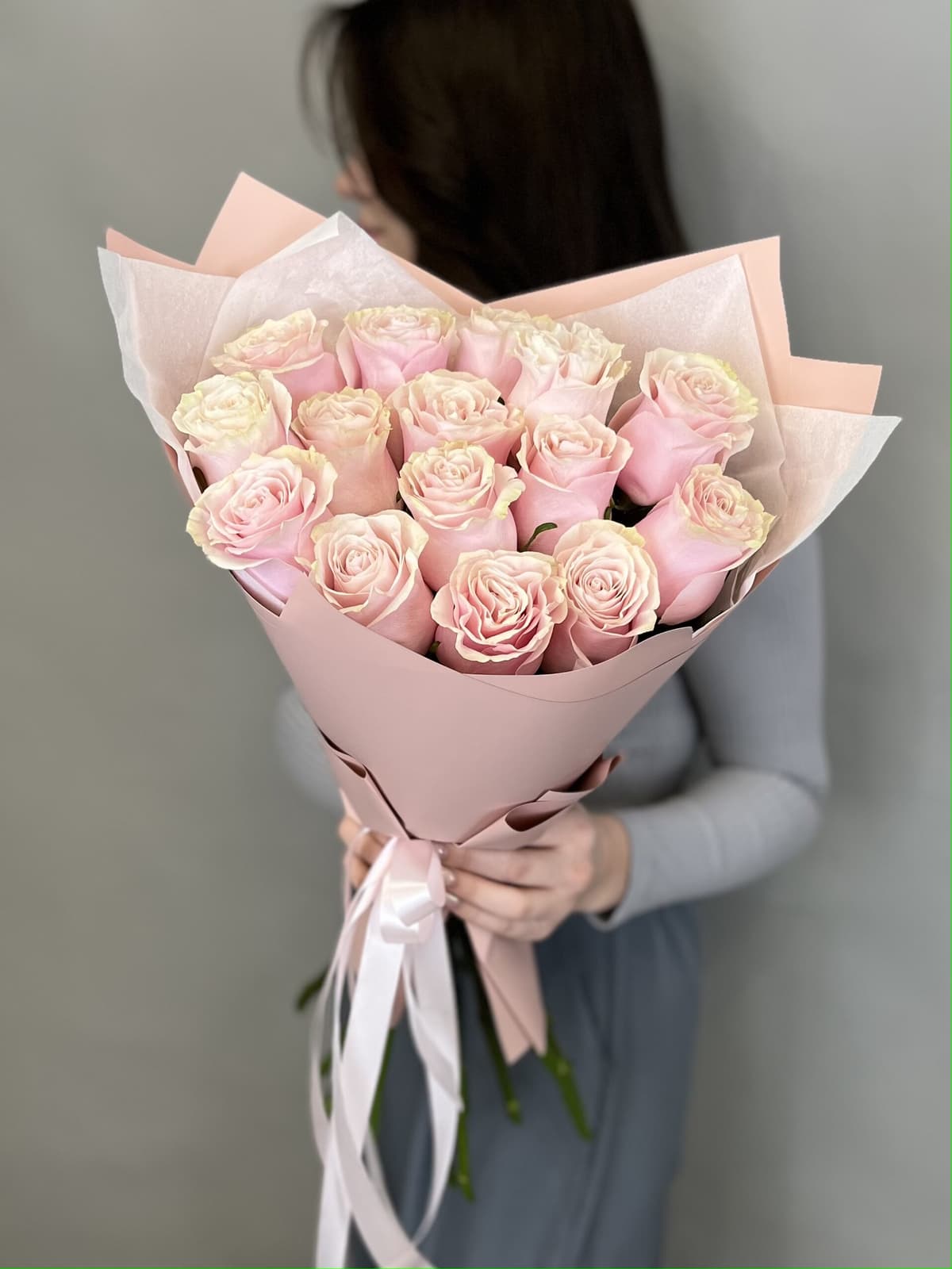 Праздничный букет из 15 розовых роз Премиум